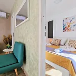 Vakantiehuis House Boost With Heated Pool *