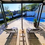Vakantiehuis House Boost With Heated Pool