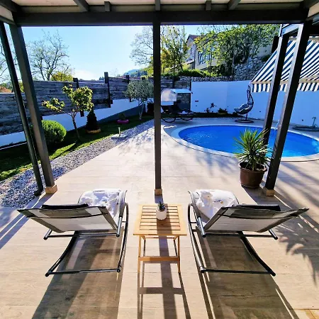 Nyaraló House Boost With Heated Pool