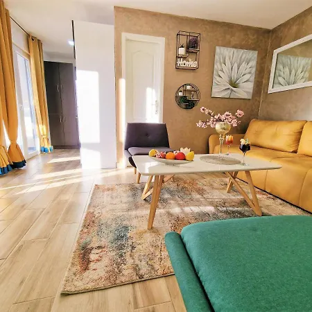 House Boost With Heated Pool Holiday home