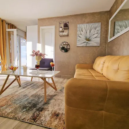 House Boost With Heated Pool Holiday home