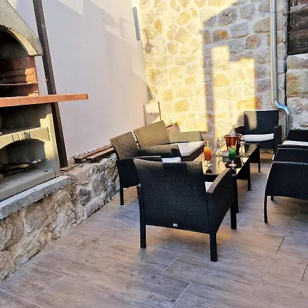 House Boost With Heated Pool Holiday home