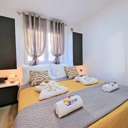 House Boost With Heated Pool Holiday home Klis