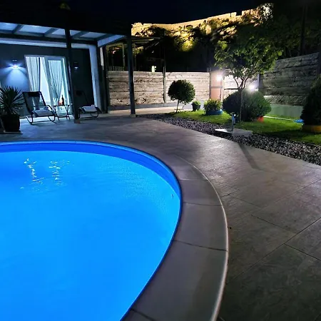 בית נופש House Boost With Heated Pool *