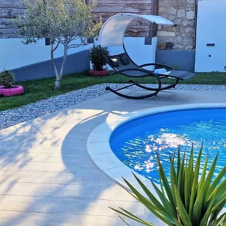 House Boost With Heated Pool