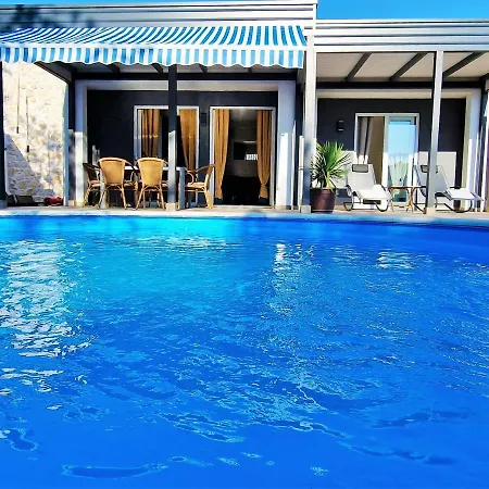 בית נופש House Boost With Heated Pool