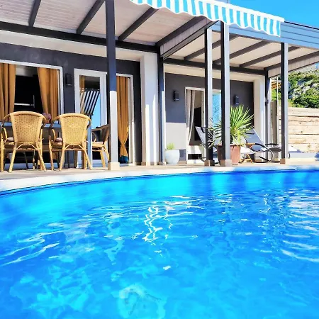 House Boost With Heated Pool