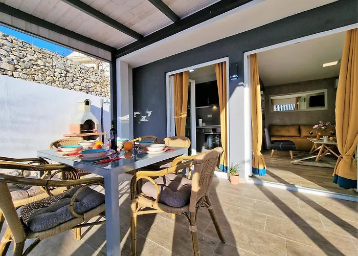 House Boost With Heated Pool * Klis