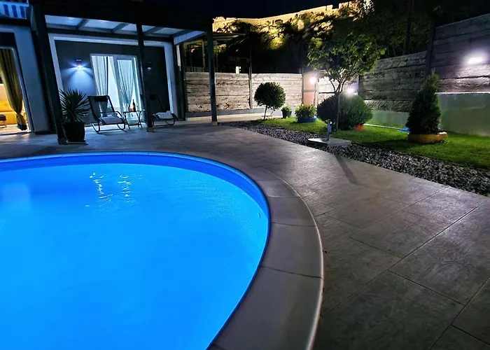 펜션 House Boost With Heated Pool *