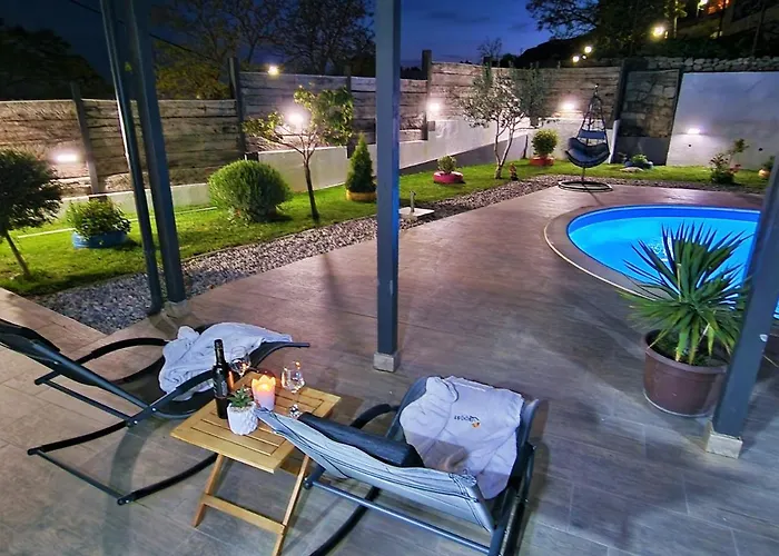 펜션 House Boost With Heated Pool Klis