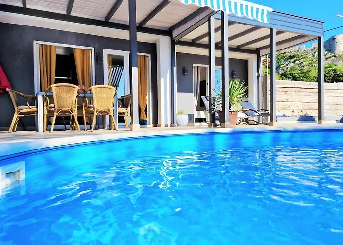 House Boost With Heated Pool